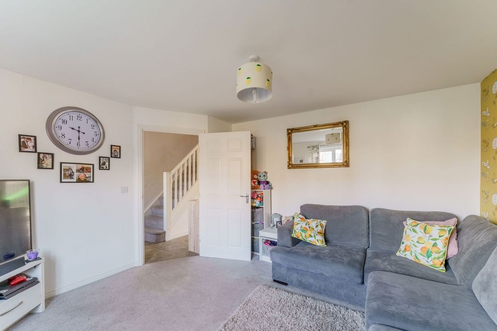 Property photo 3 of 28