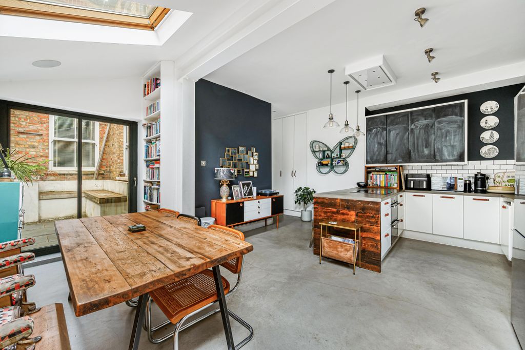 Property photo 3 of 14 Gff 51 Little Ealing Lane-6