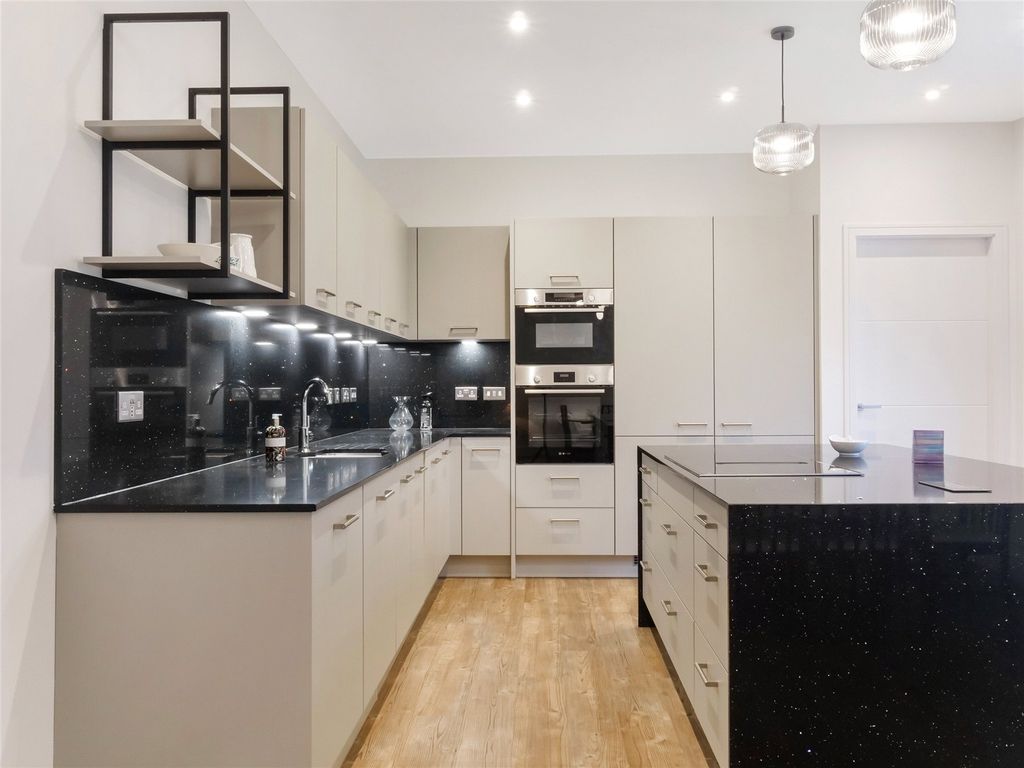 Property photo 3 of 20 Picture No. 05