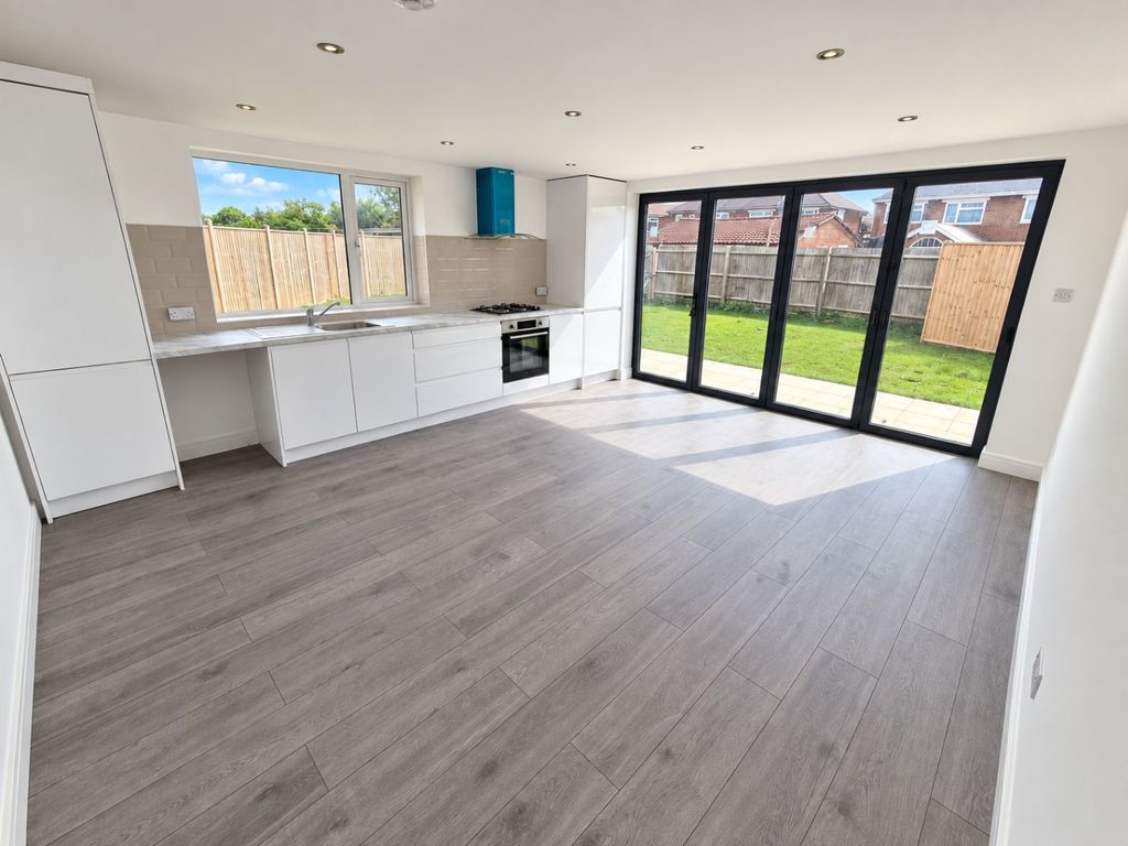 Property photo 2 of 11 5529101