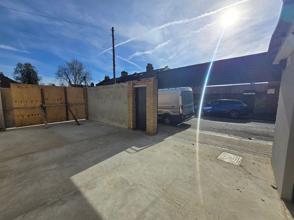 Property photo 1 of 4