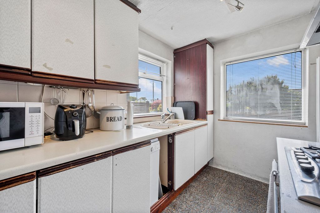 Property photo 3 of 31
