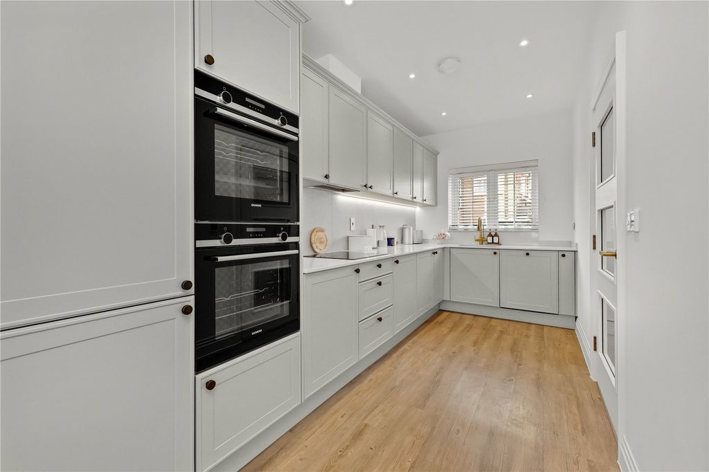 Property photo 3 of 14 Kitchen