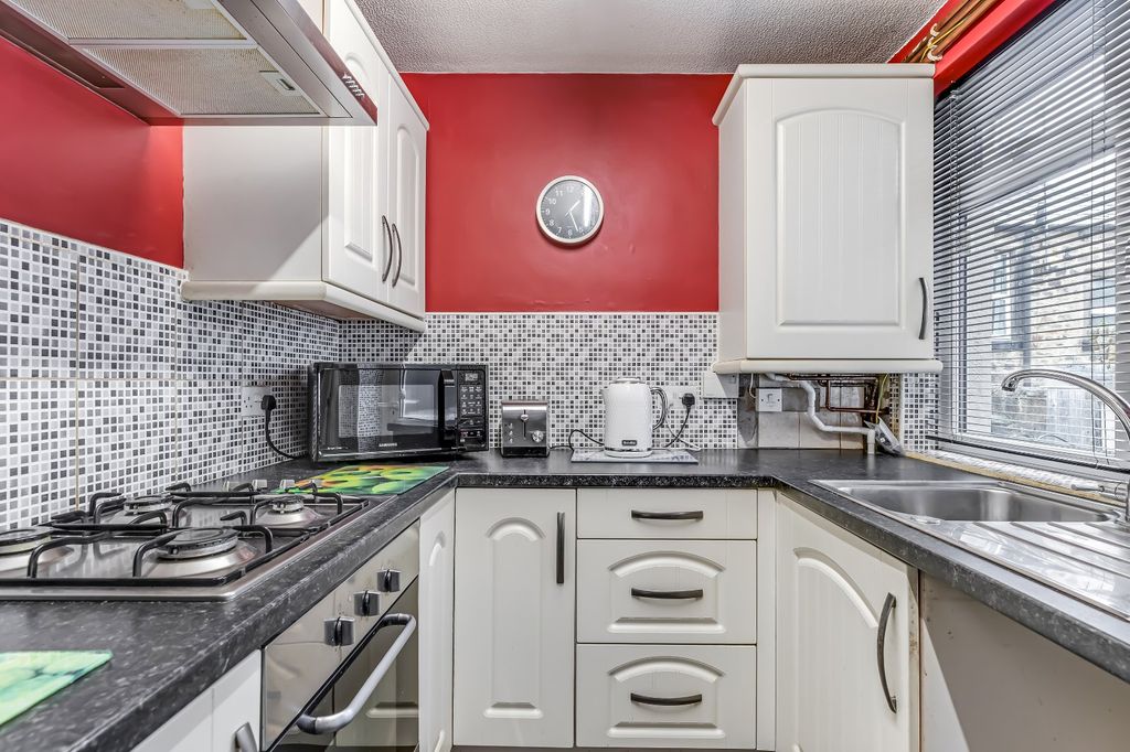 Property photo 2 of 21 Picture No. 11