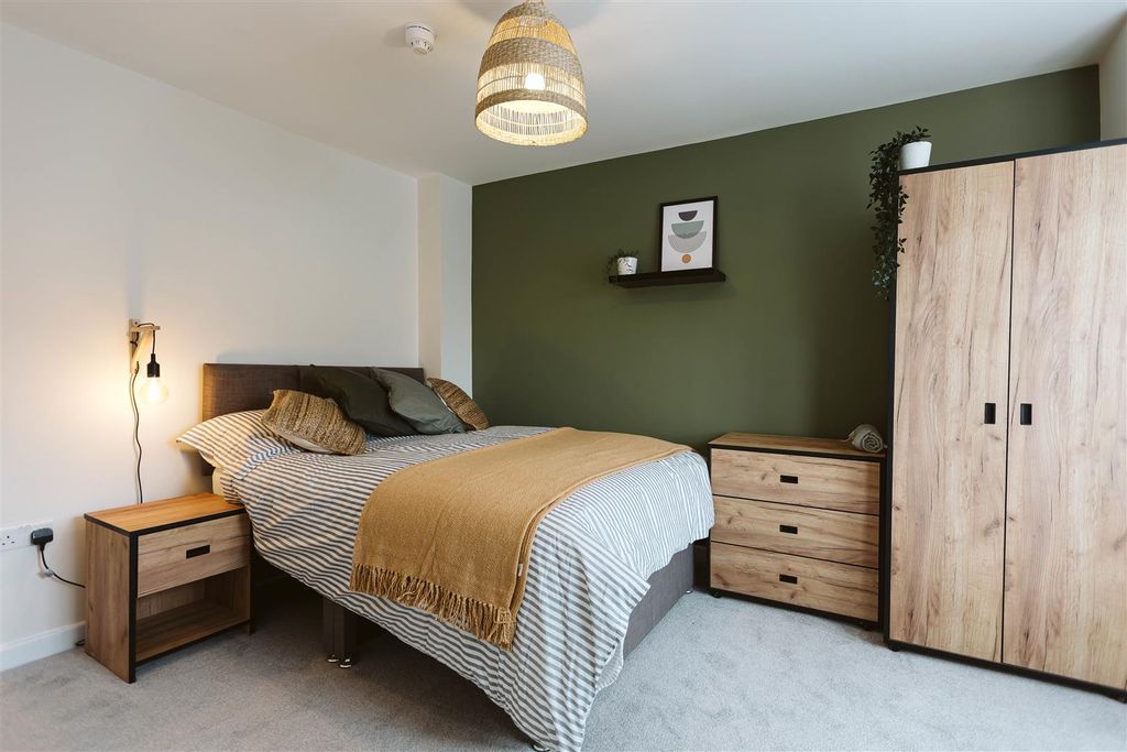 Property photo 2 of 19 Bedroom 1