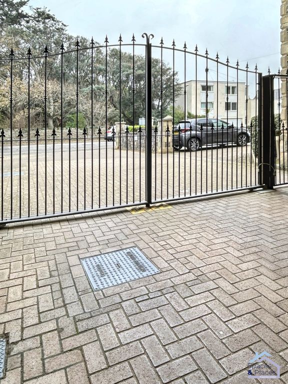 Property photo 3 of 22