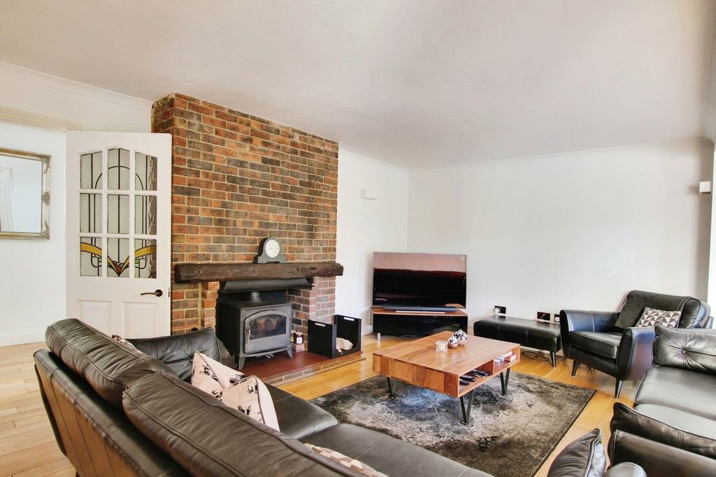 Property photo 2 of 24