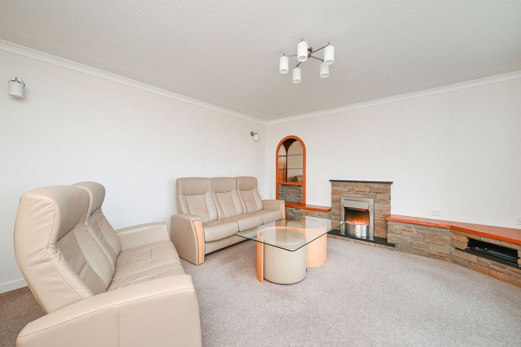 Property photo 3 of 37