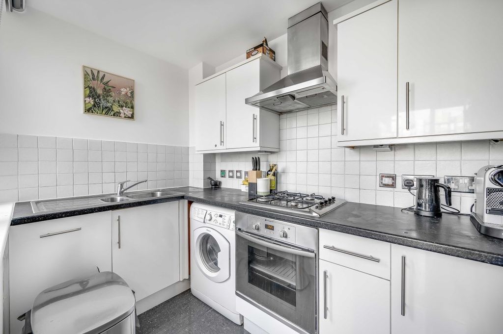 Property photo 3 of 9 Kfh_101_Regents_Cour