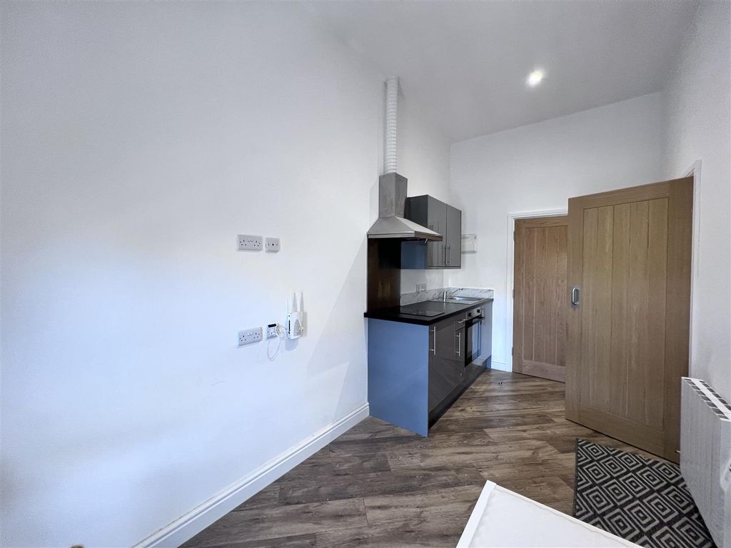 Property photo 2 of 8 Studio