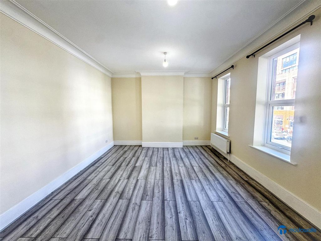 Property photo 3 of 26 24A Barking Road E6 3Bp (6).Jpg