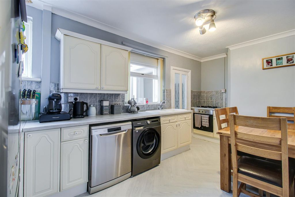 Property photo 3 of 11 Kitchen/Diner