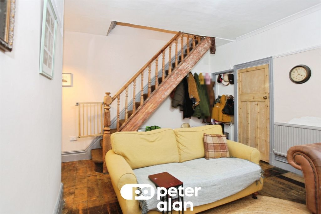 Property photo 2 of 28