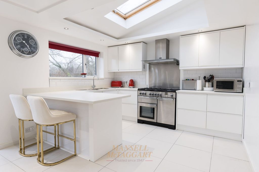 Property photo 3 of 23