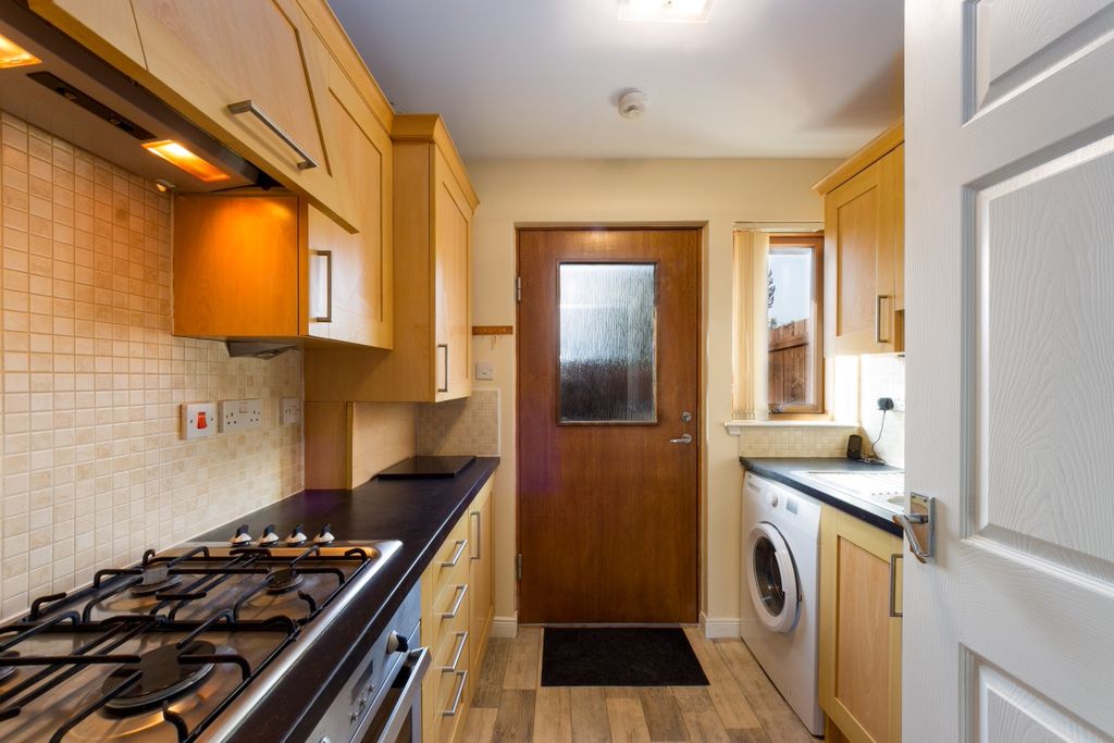 Property photo 3 of 6