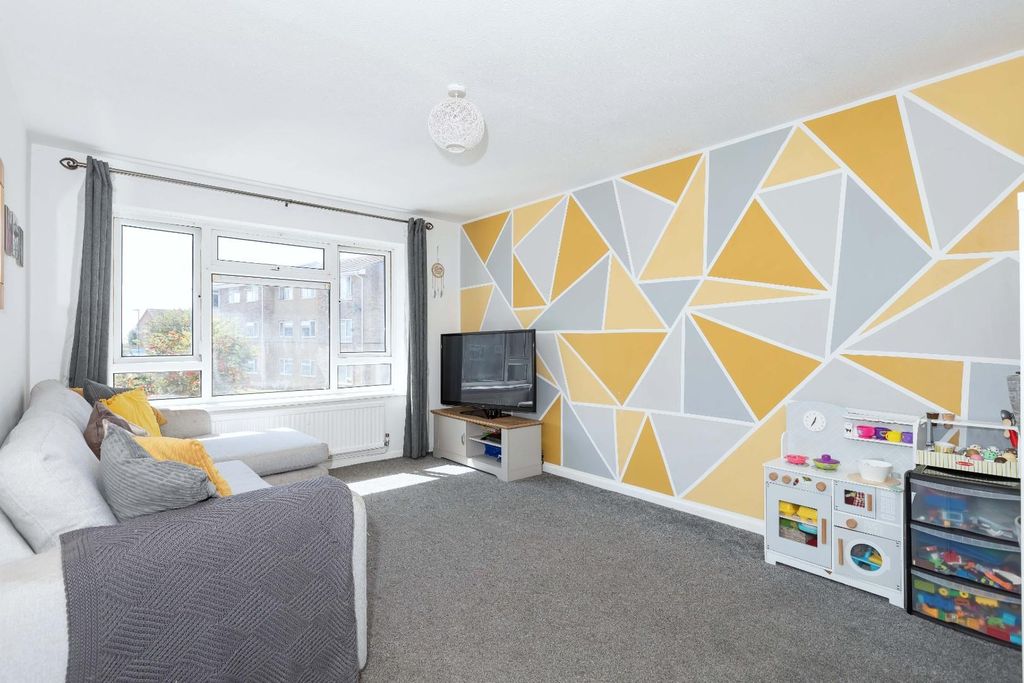 Property photo 1 of 10 Beachcroft Place.Jpg
