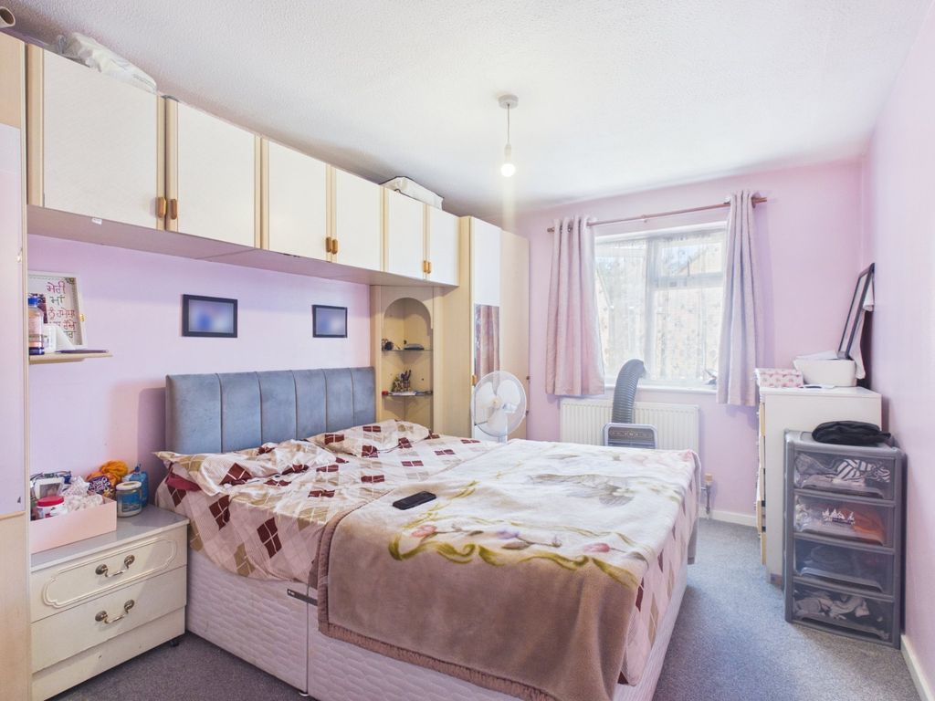Property photo 3 of 17 Bedroom 1