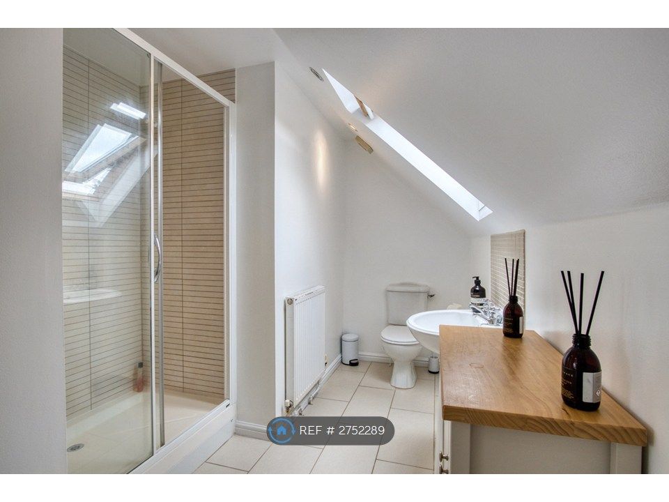 Property photo 3 of 13 Ensuite Bathroom To Mster