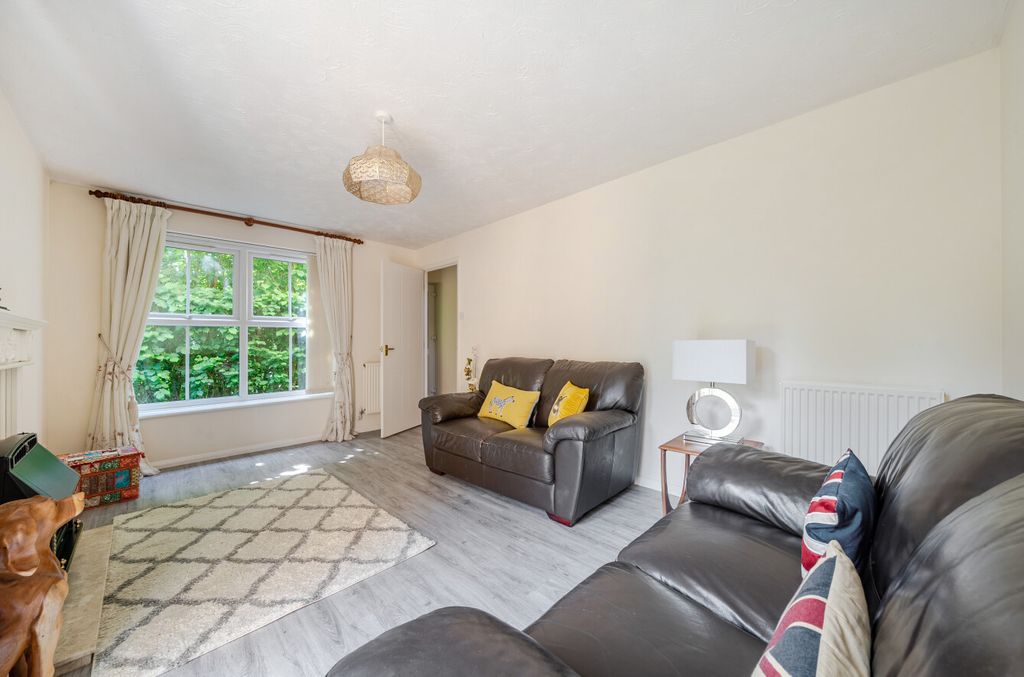 Property photo 3 of 15 1297061-28-682c60...