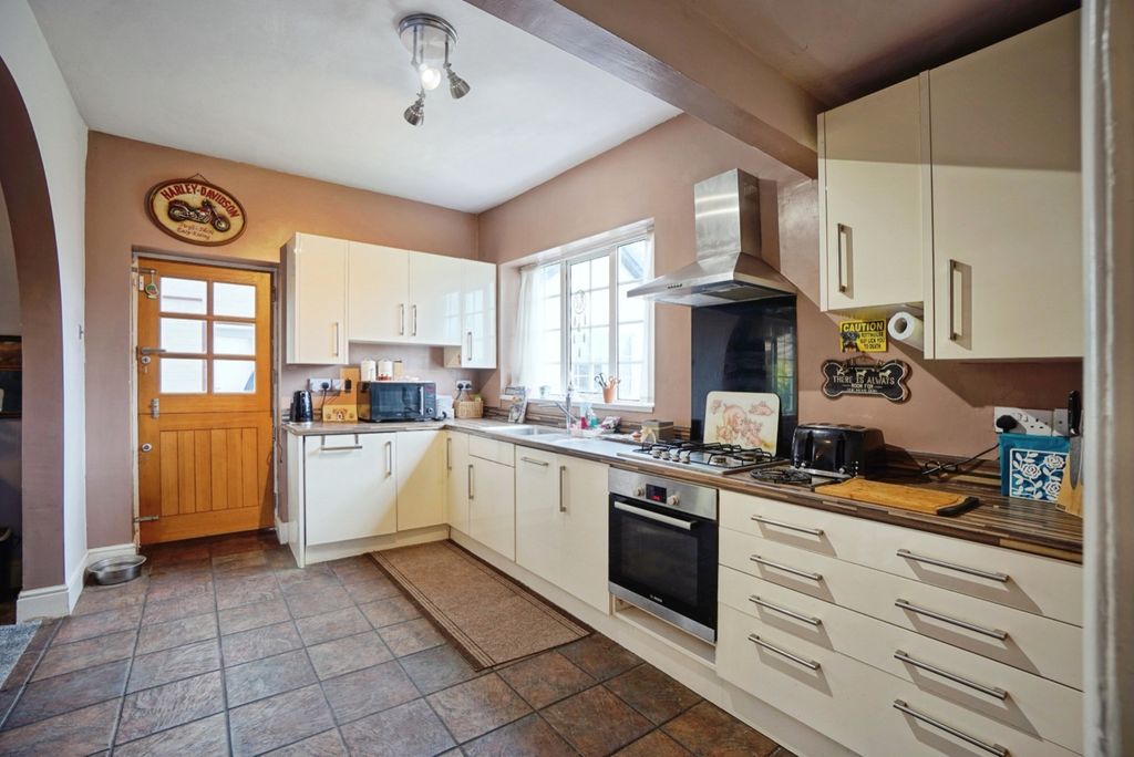 Property photo 2 of 22 4627423