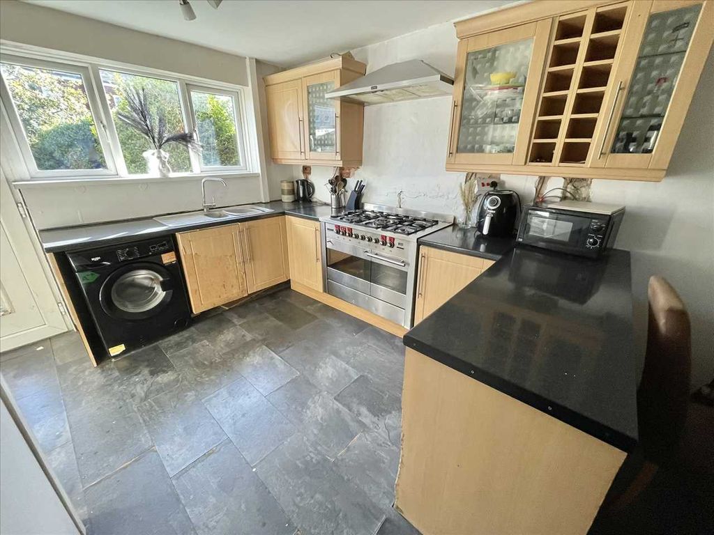 Property photo 3 of 10 Kitchen Area