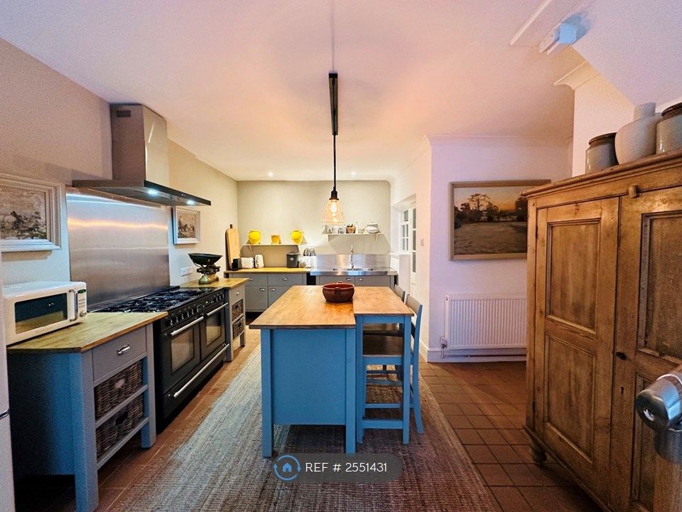 Property photo 2 of 25 London Cottage Lympstone Kitchen