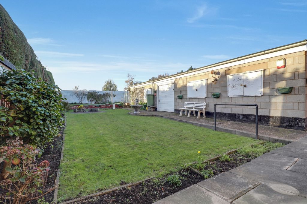 Property photo 2 of 22 2- Rob Hammond Ewemove Pontefract