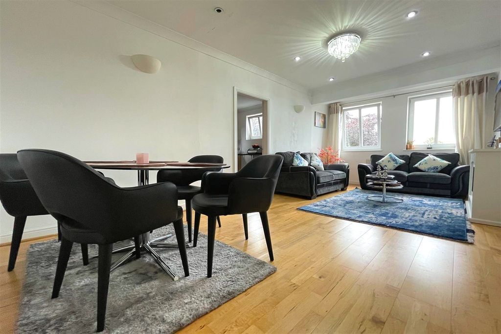 Property photo 2 of 21 Lounge Diner