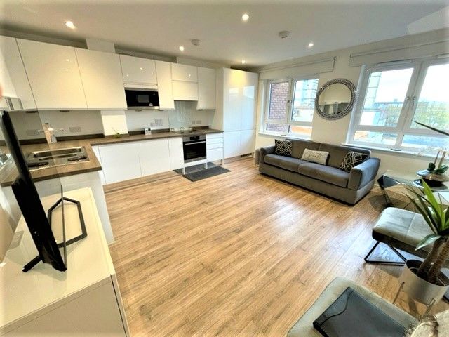 Property photo 3 of 11 Living Room