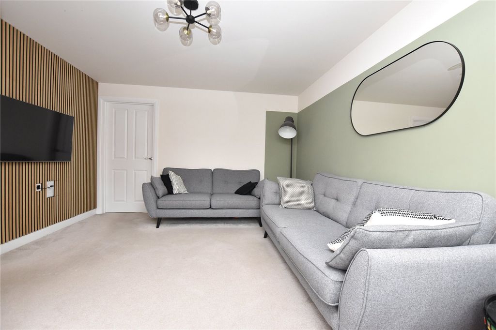 Property photo 2 of 21 Picture No. 33