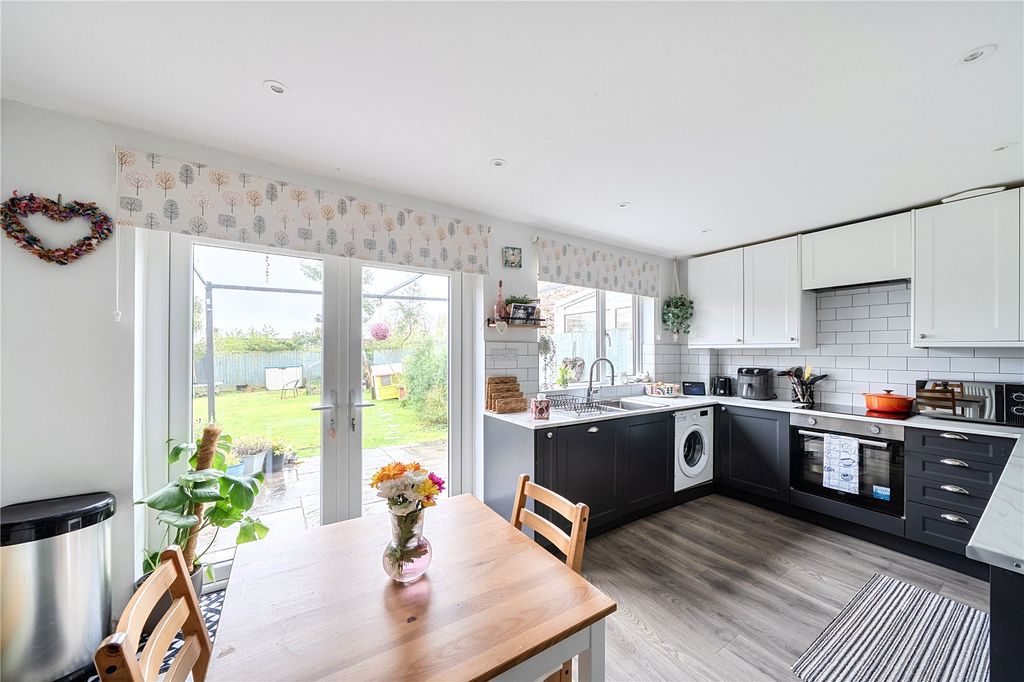 Property photo 2 of 21 Picture No. 14