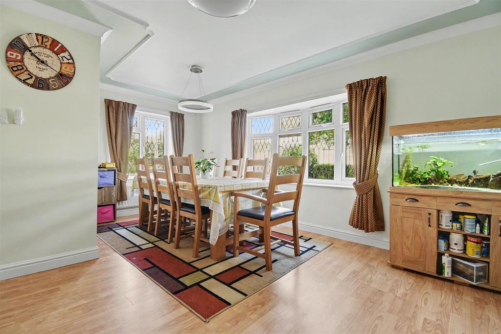 Property photo 3 of 41 Sitting/Dining Room