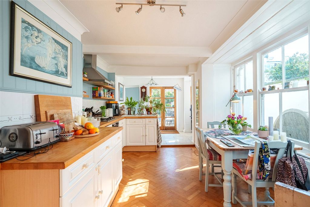 Property photo 2 of 37 Picture No. 25