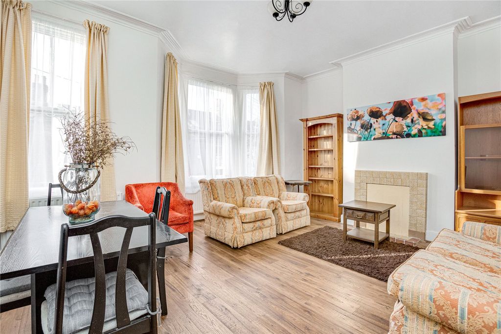 Property photo 2 of 8