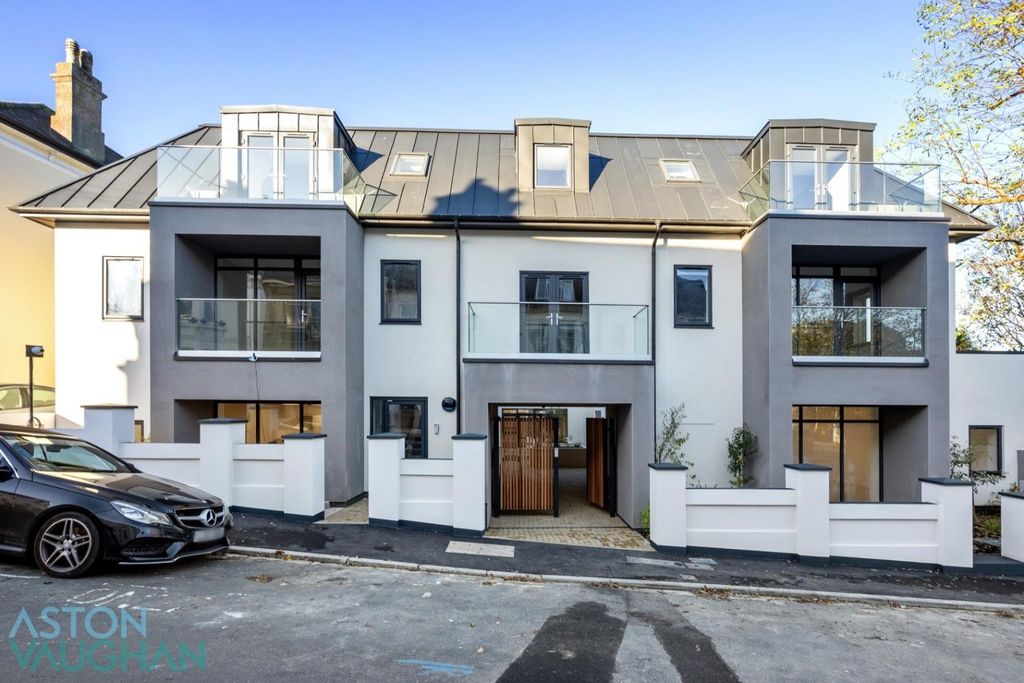 Property photo 1 of 10 4701050