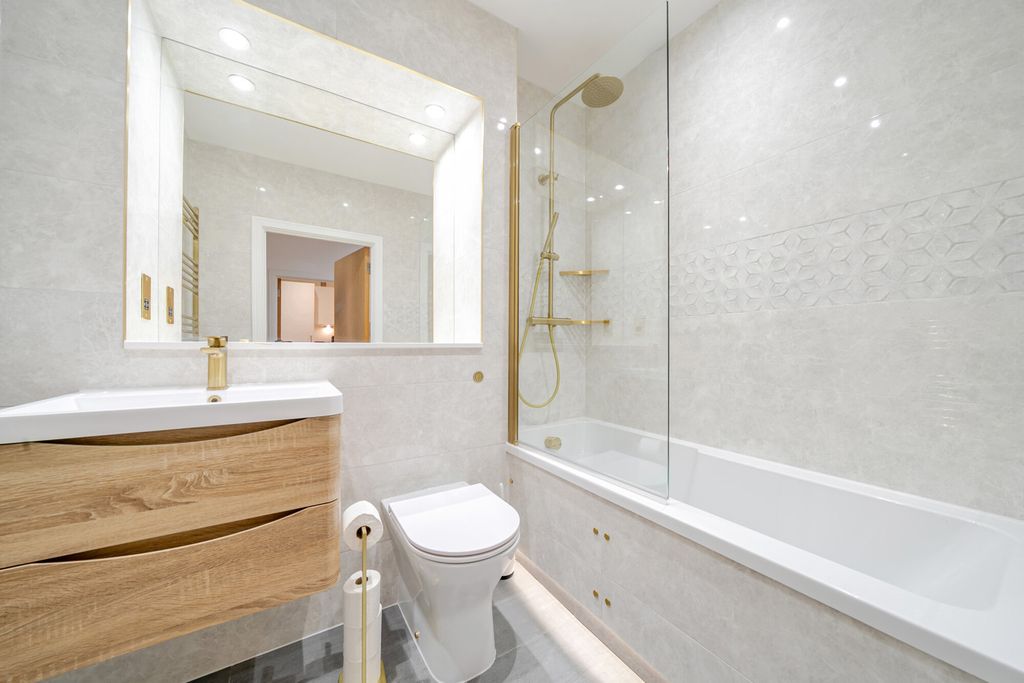 Property photo 3 of 16 Bathroom