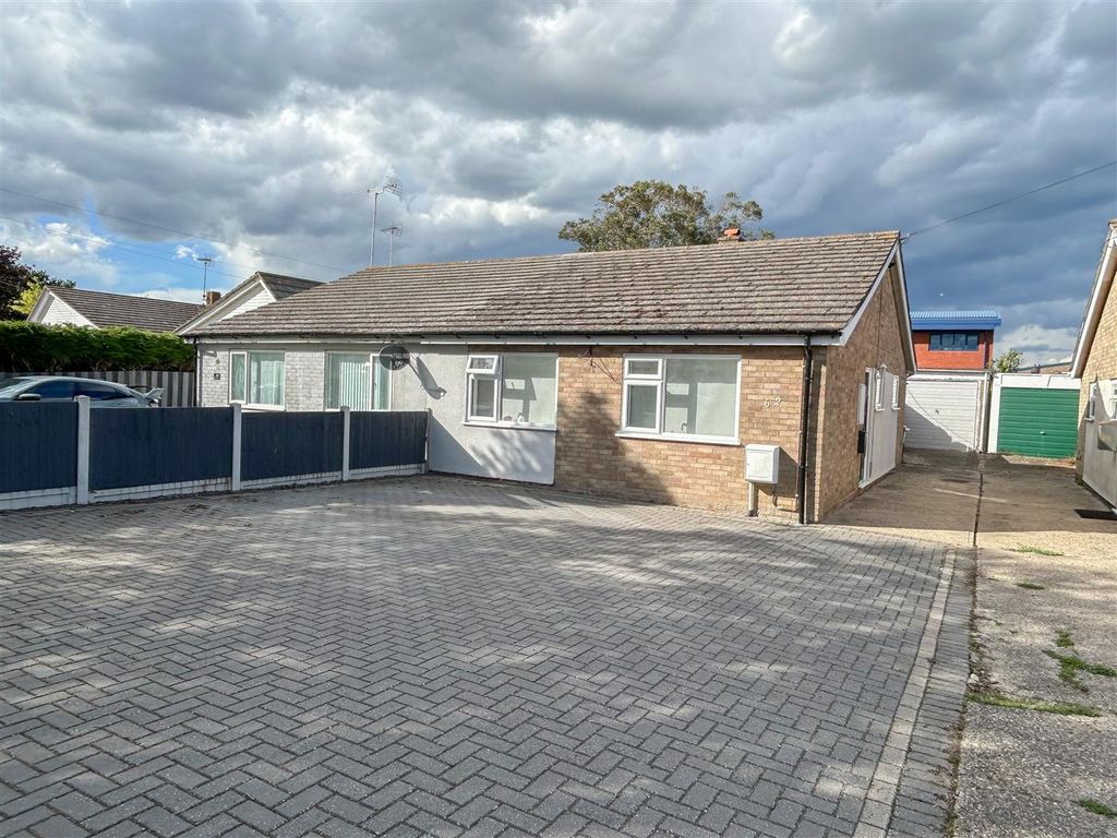 Property photo 1 of 17 Outside Front