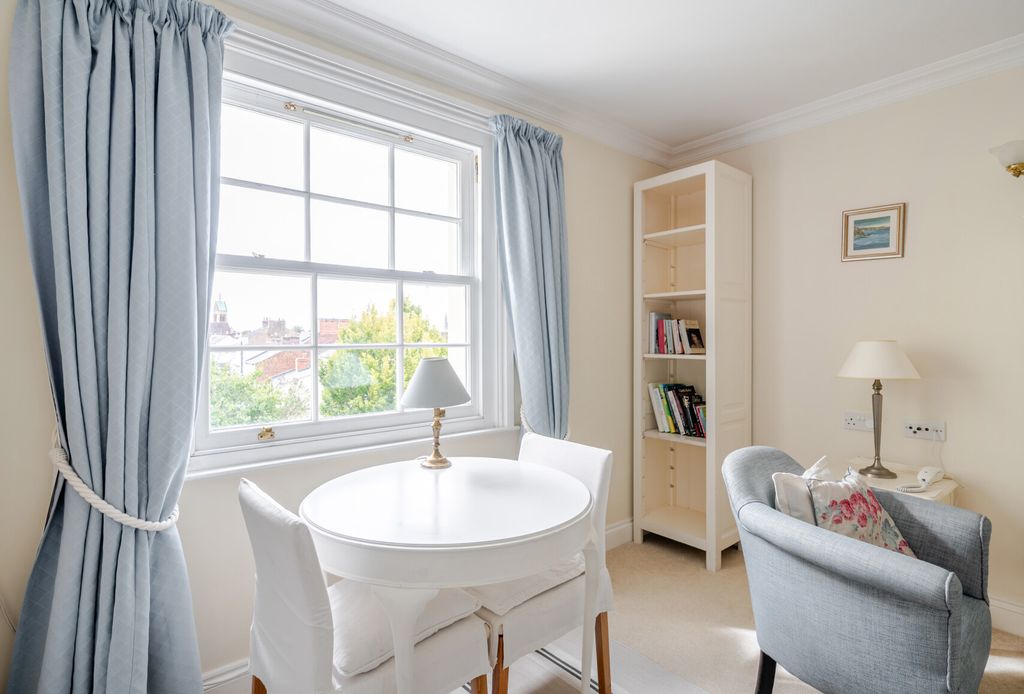 Property photo 3 of 11 1353141-12-68c957...