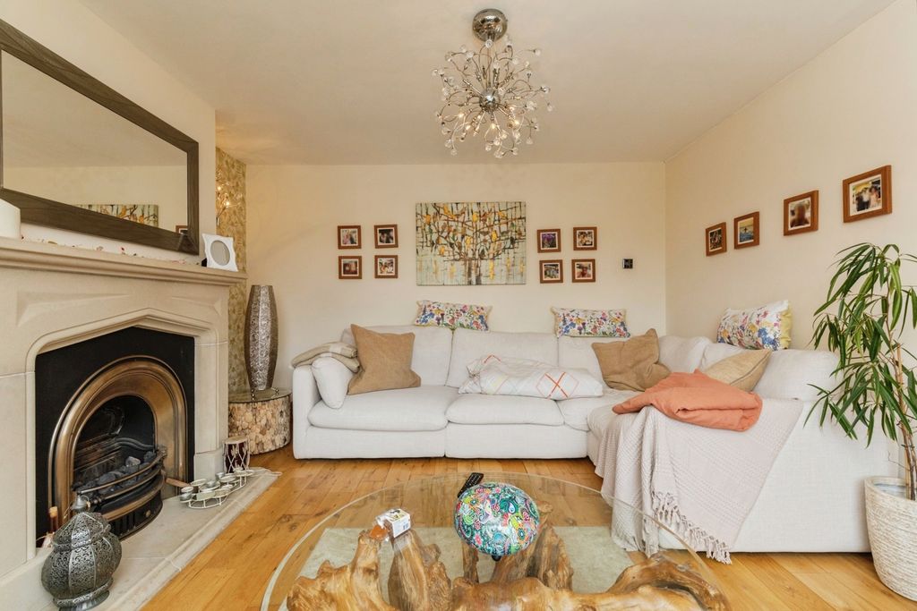 Property photo 3 of 13 Pbox-Img.Jpg