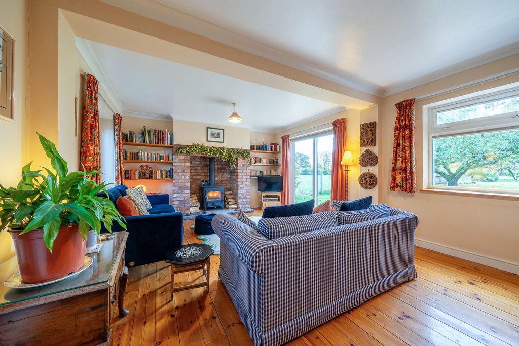 Property photo 2 of 22