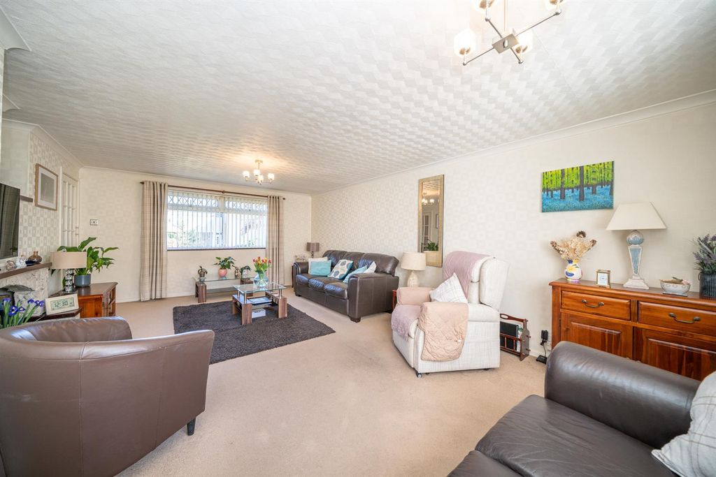 Property photo 3 of 16 38-Poynders-Hill-08709.Jpg