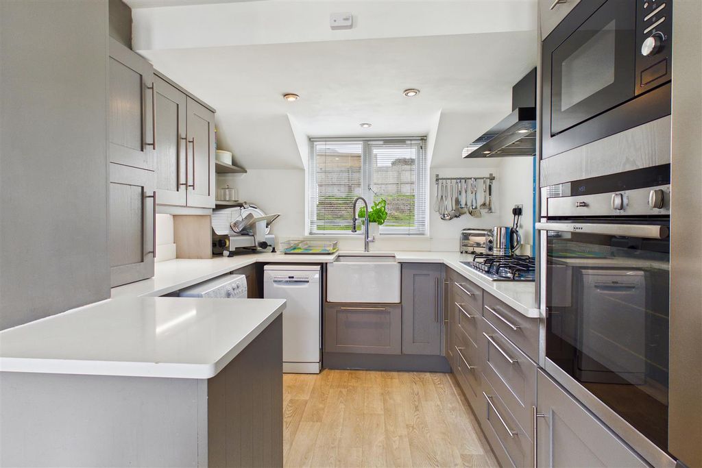 Property photo 3 of 16 Kitchen