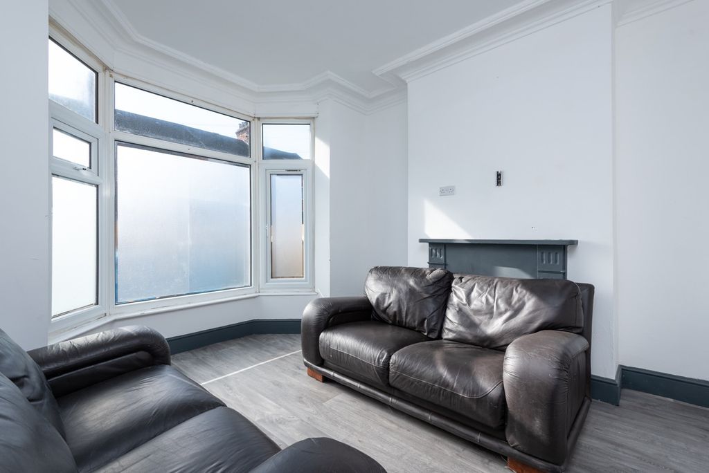 Property photo 2 of 40