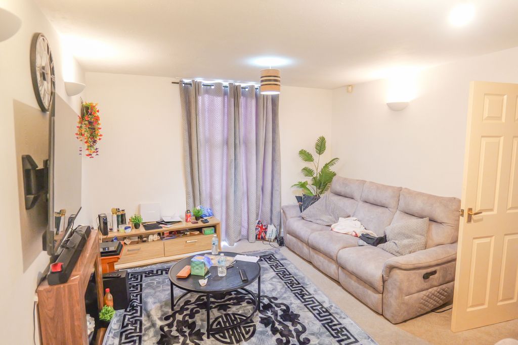 Property photo 2 of 29