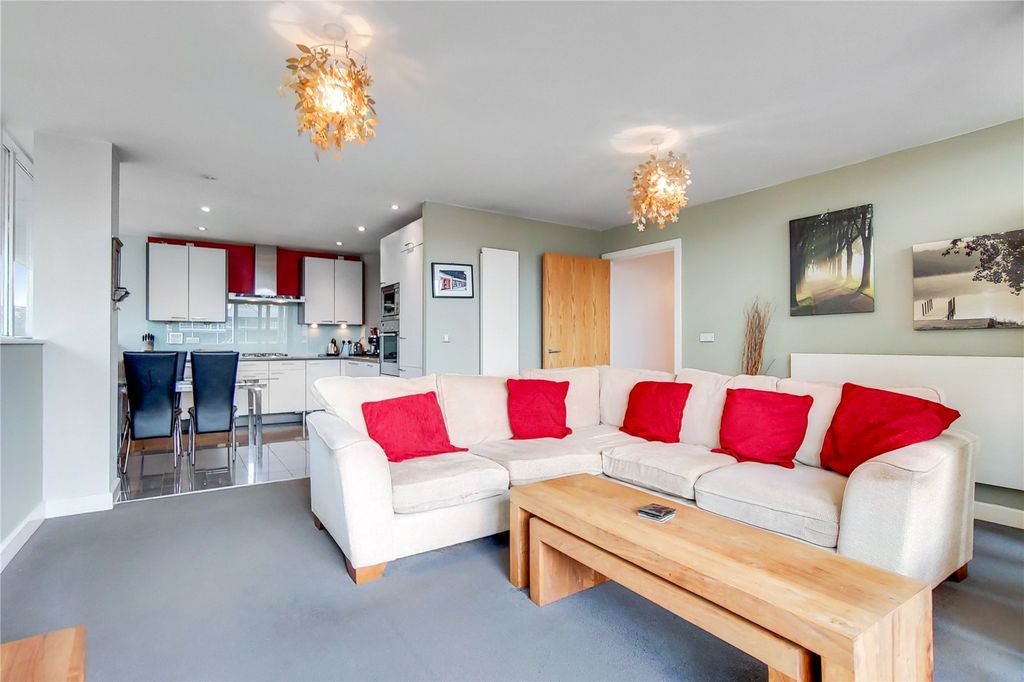 Property photo 3 of 11 Living Room