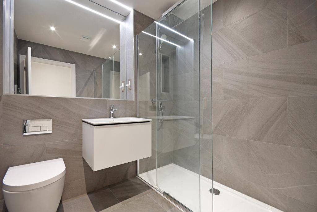 Property photo 3 of 13 Master En-Suite