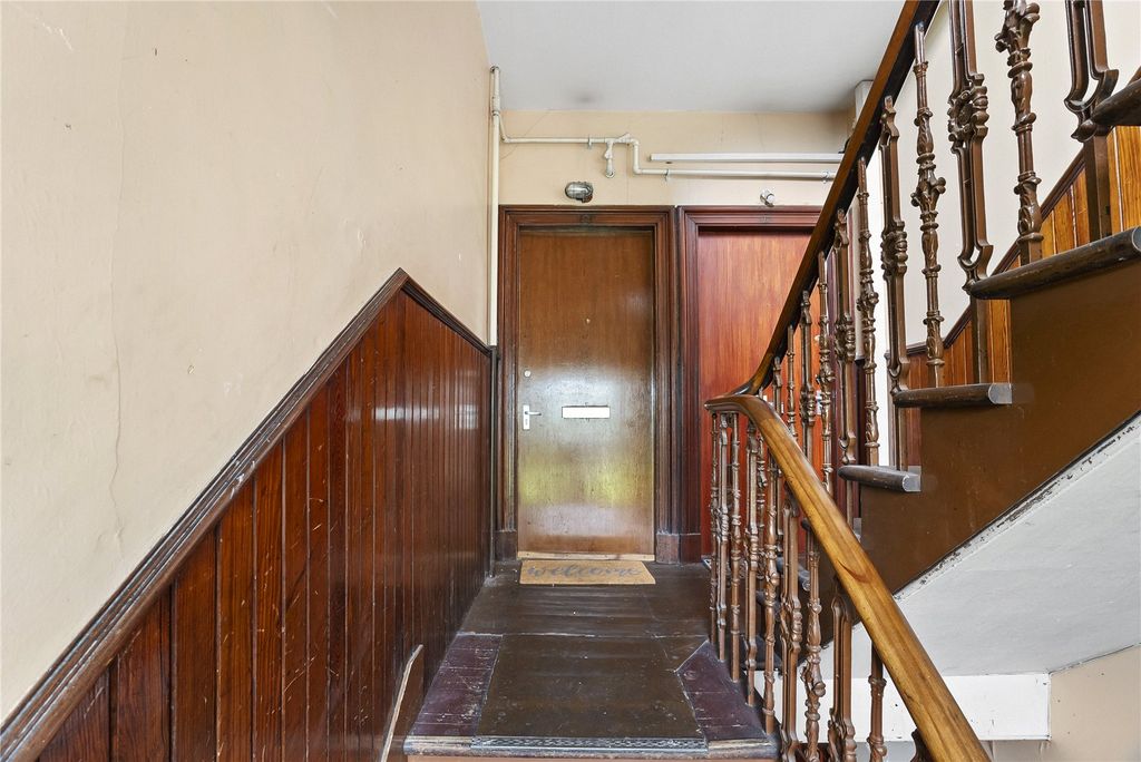 Property photo 2 of 11 Menzies Road