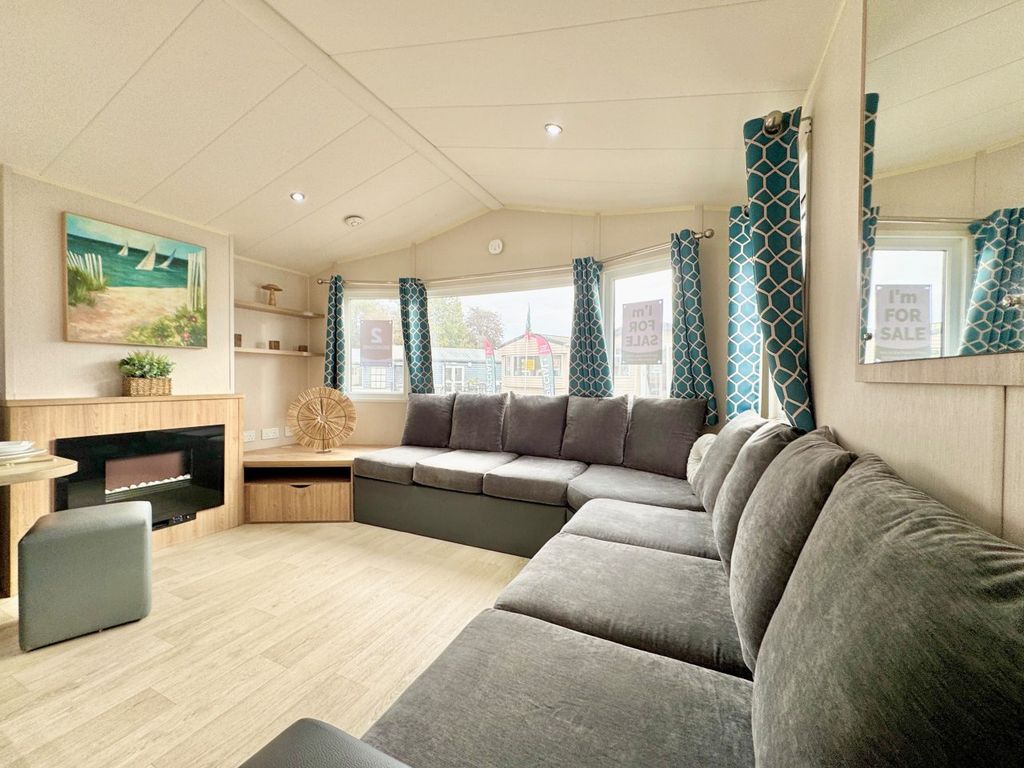 Property photo 3 of 10 Willerby Rio Gold 2015 Car0064828 121963811.Jpeg