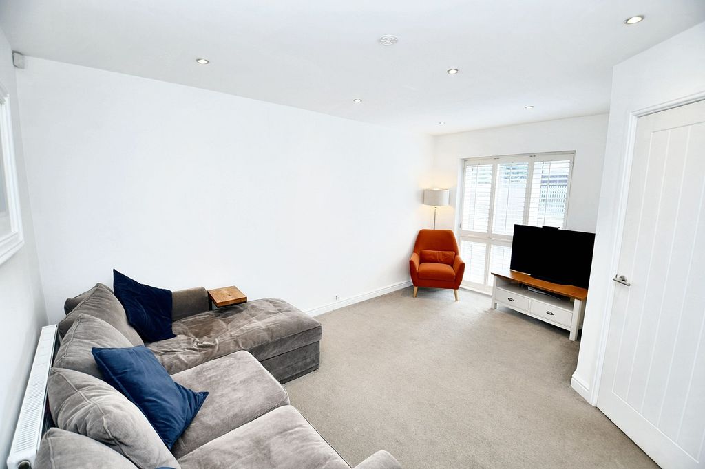 Property photo 2 of 26