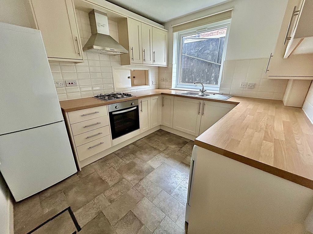 Property photo 2 of 18 Kitchen